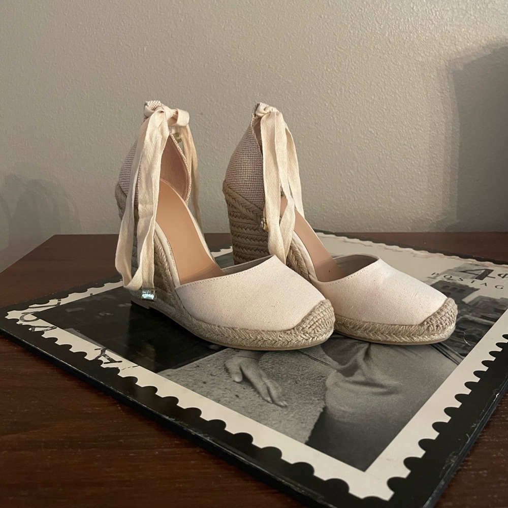 N.W.T CREAM ESPADRILLE WEDGES
